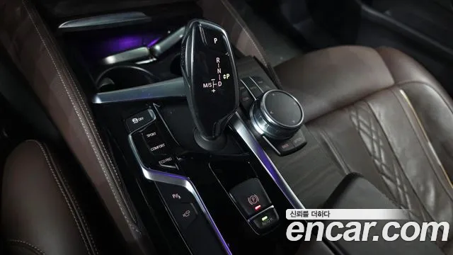 BMW 5-Series 2018 thumb 9