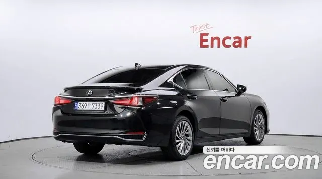 Lexus ES 2022 thumb 2