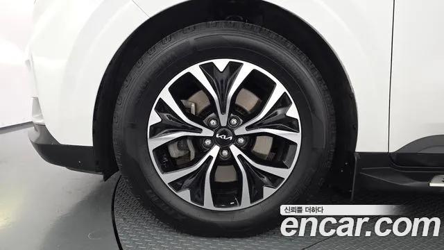 Kia Carnival 2023 thumb 5
