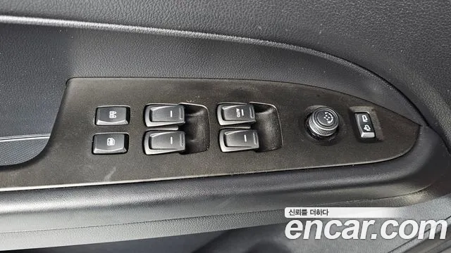 KG_Mobility_Ssangyong Rexton 2018 thumb 12