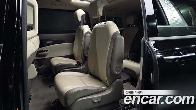 Kia Carnival 2022 thumb 11