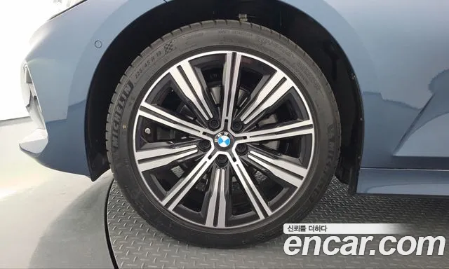 BMW 3-Series 2025 thumb 5