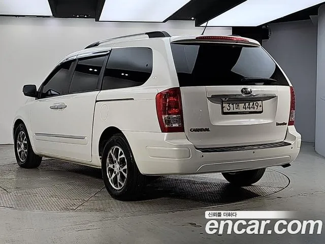 Kia Carnival 2014 thumb 3