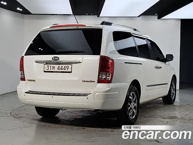 Kia Carnival 2014 thumb 4