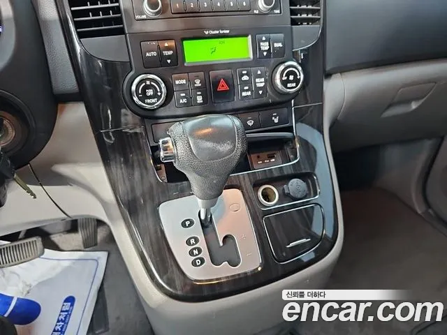 Kia Carnival 2014 thumb 8