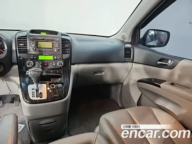 Kia Carnival 2014 thumb 10