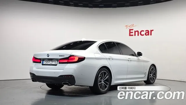 BMW 5-Series 2022 thumb 2