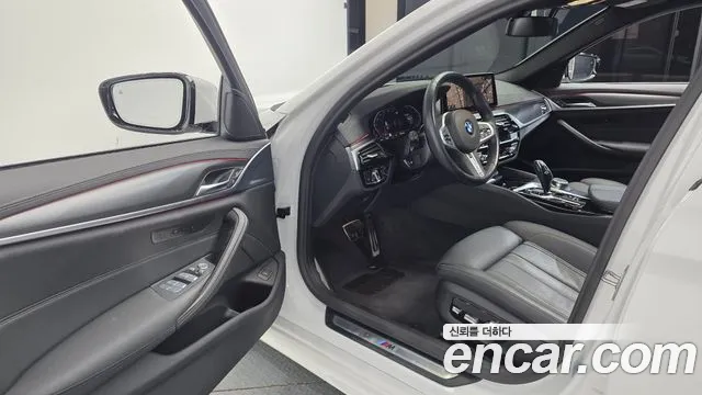 BMW 5-Series 2022 thumb 10