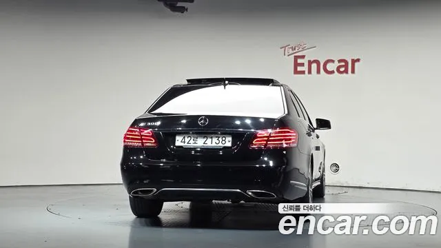 Mercedes-Benz E-Класс 2014 thumb 3