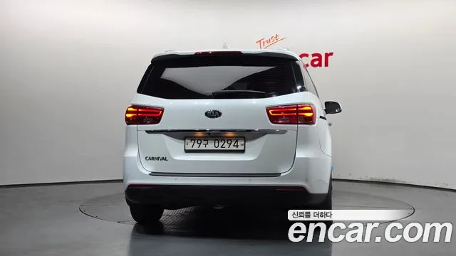 Kia Carnival 2018 thumb 4