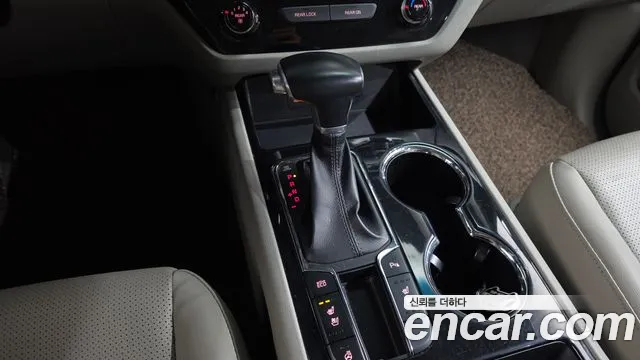 Kia Carnival 2018 thumb 9