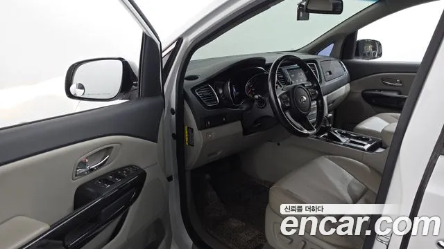 Kia Carnival 2018 thumb 10