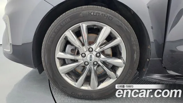 Kia Carnival 2018 thumb 5