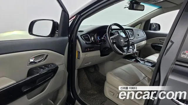 Kia Carnival 2018 thumb 10