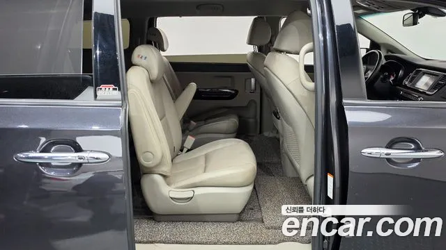 Kia Carnival 2018 thumb 12