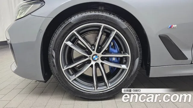 BMW 5-Series 2023 thumb 5