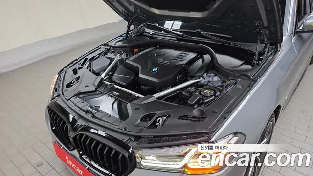 BMW 5-Series 2023 thumb 6