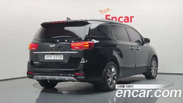 Kia Carnival 2018 thumb 2