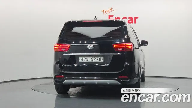 Kia Carnival 2018 thumb 4