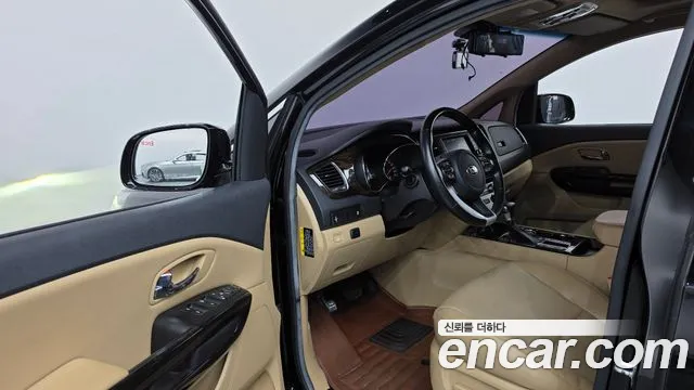 Kia Carnival 2018 thumb 10