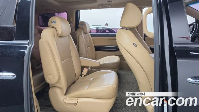 Kia Carnival 2018 thumb 11