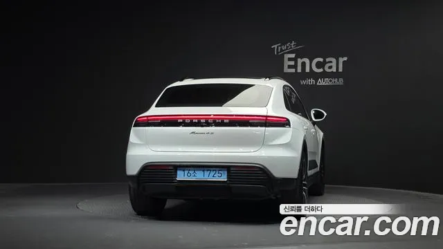 Porsche Macan 2025 thumb 4