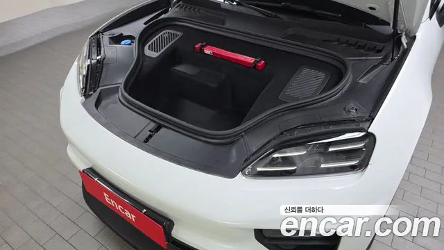 Porsche Macan 2025 thumb 6