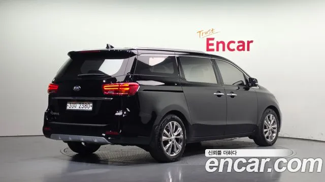 Kia Carnival 2019 thumb 2