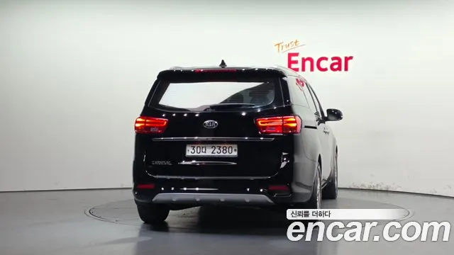 Kia Carnival 2019 thumb 4