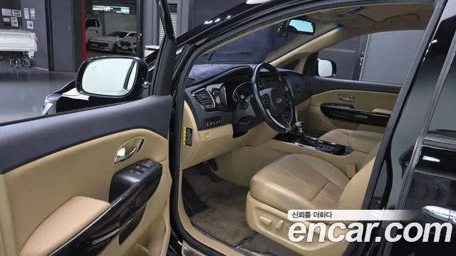 Kia Carnival 2019 thumb 10