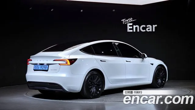 Tesla Model 3 2024 thumb 2