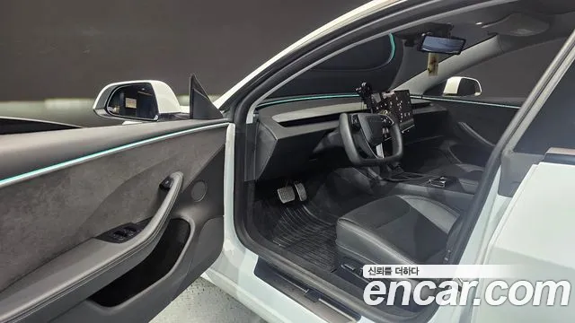 Tesla Model 3 2024 thumb 10