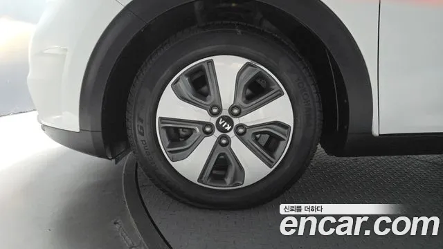 Kia Niro 2017 thumb 5