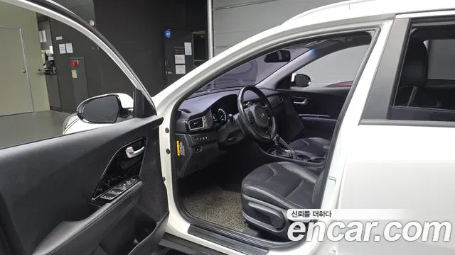 Kia Niro 2017 thumb 10