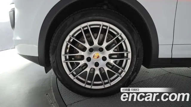 Porsche Cayenne 2014 thumb 5