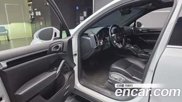 Porsche Cayenne 2014 thumb 10