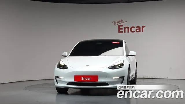 Tesla Model 3 2022 thumb 2