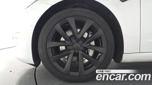 Tesla Model 3 2022 thumb 4