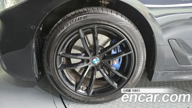BMW 5-Series 2017 thumb 5