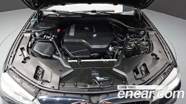 BMW 5-Series 2017 thumb 6