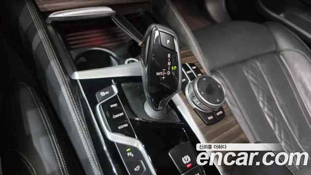 BMW 5-Series 2017 thumb 9