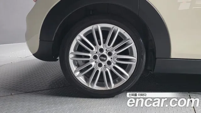 MINI Hatch 2015 thumb 4
