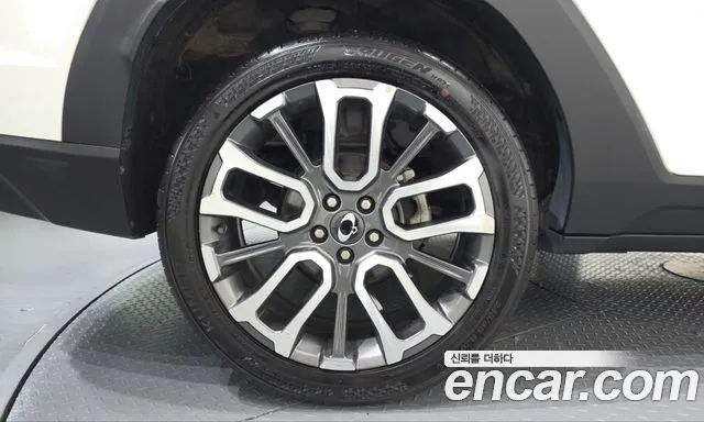 KG_Mobility_Ssangyong Torres 2023 thumb 4