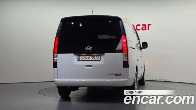 Hyundai Staria 2024 thumb 4
