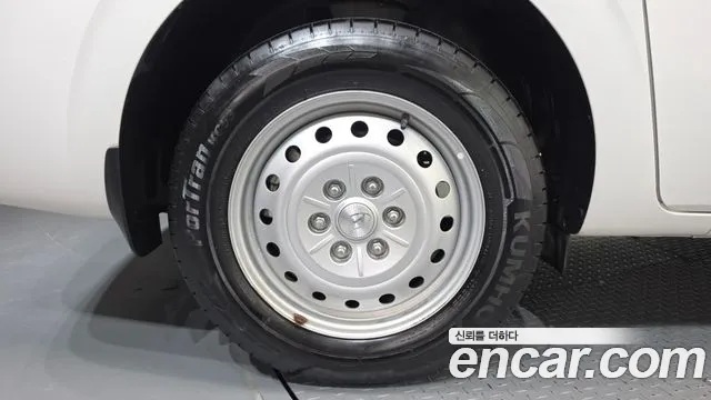 Hyundai Staria 2024 thumb 5