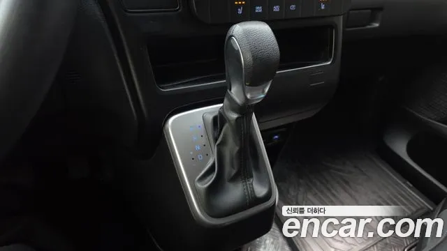 Hyundai Staria 2024 thumb 9