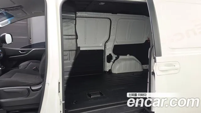 Hyundai Staria 2024 thumb 11