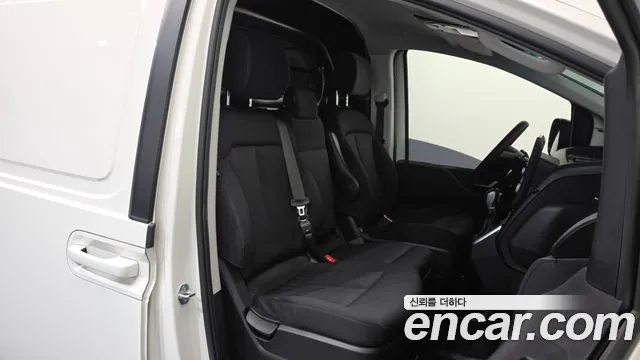 Hyundai Staria 2024 thumb 12