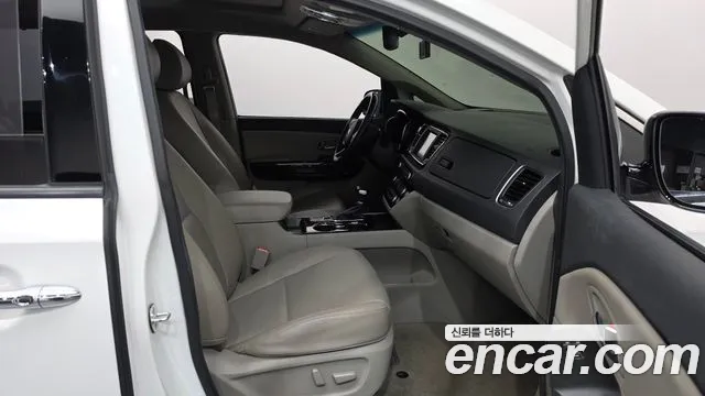 Kia Carnival 2020 thumb 11