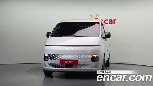 Hyundai Staria 2024 thumb 3